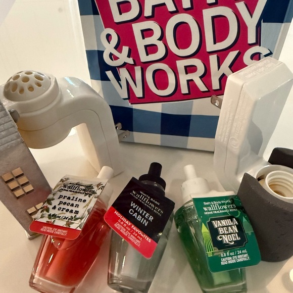 Bath & Body Works, Two Wall Plug Ins and Three fragrance refills. - Picture 3 of 3